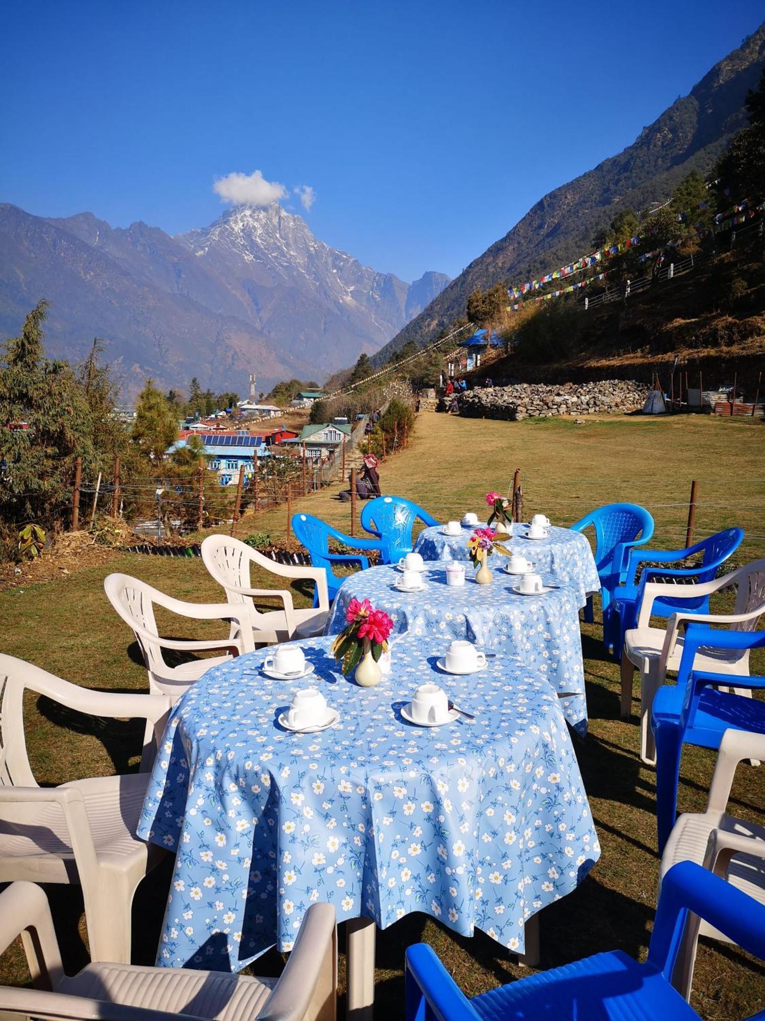 Lukla Himalaya Lodge Exteriör bild
