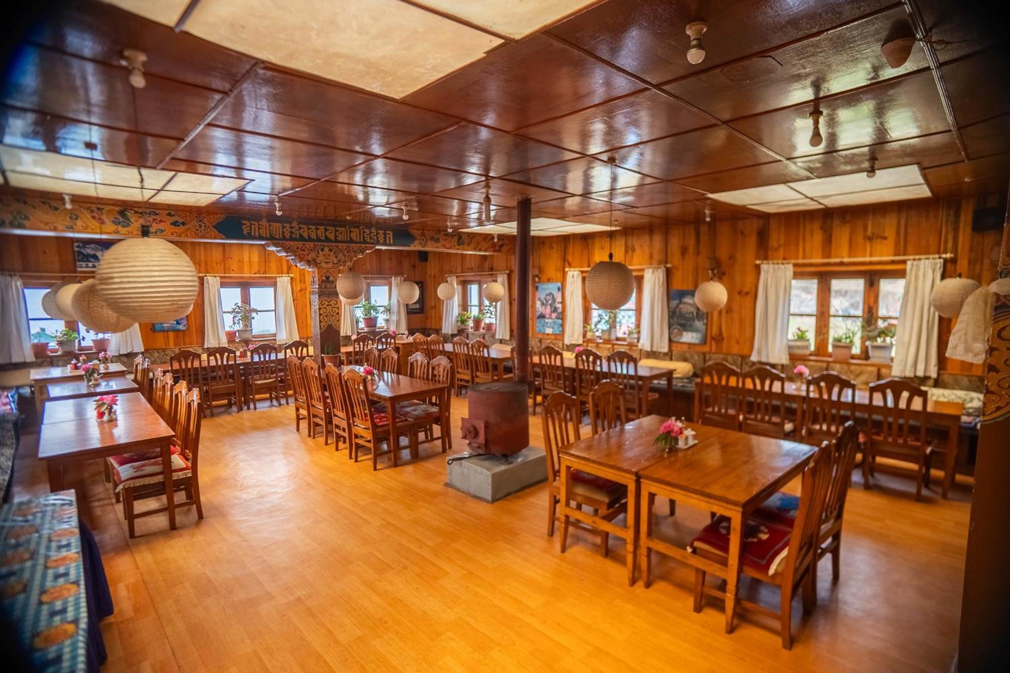 Lukla Himalaya Lodge Exteriör bild